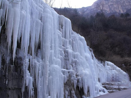 新鄉(xiāng)振動(dòng)篩和你觀新鄉(xiāng)冰掛之二——冬日的萬仙山